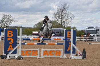 Thomas Bradburne lands the Blue Chip Pony Newcomers Second Round at Arena UK Thomas Bradburne lands the Blue Chip Pony Newcomers Second Round at Arena UK